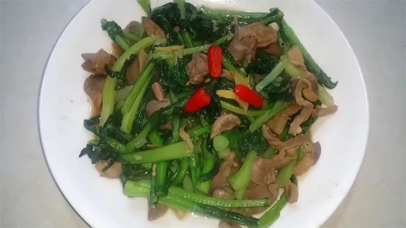 Lòng Gà Xào Rau Cải