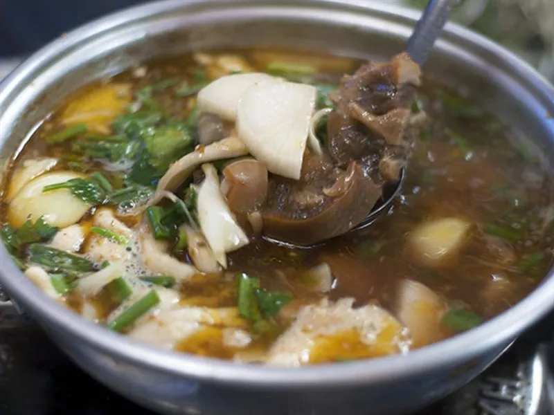 Lẩu Đuôi Bò Khoai Môn