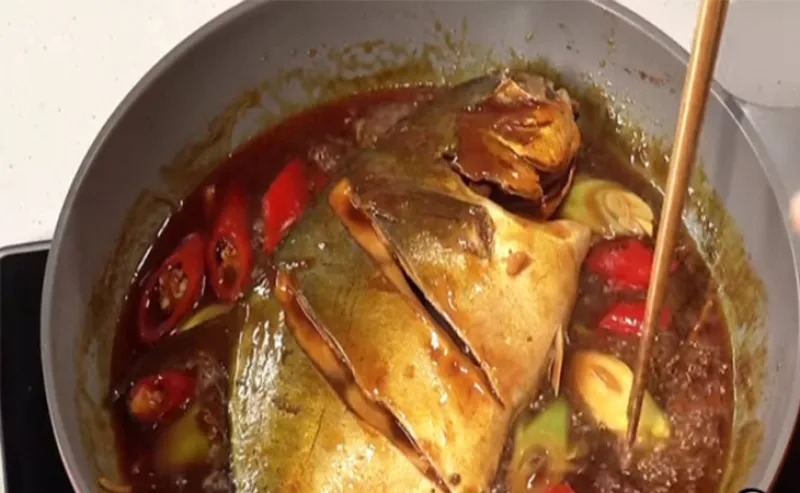 Cá Chim Kho Riềng Và Gừng Ớt