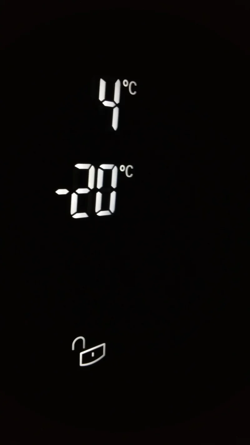 Close-up of electronic screen showing 4°C and -20°C in white digits